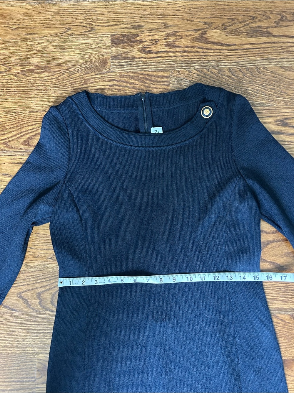 ST. JOHN Collection Scoop Neck Sheath Dress Size 6 Caviar Black Santana Knit USA - Picture 3 of 6